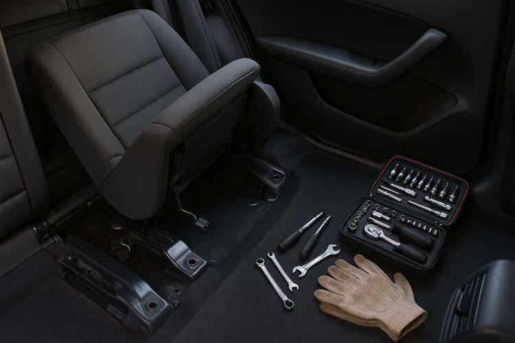 Как снять задний диван